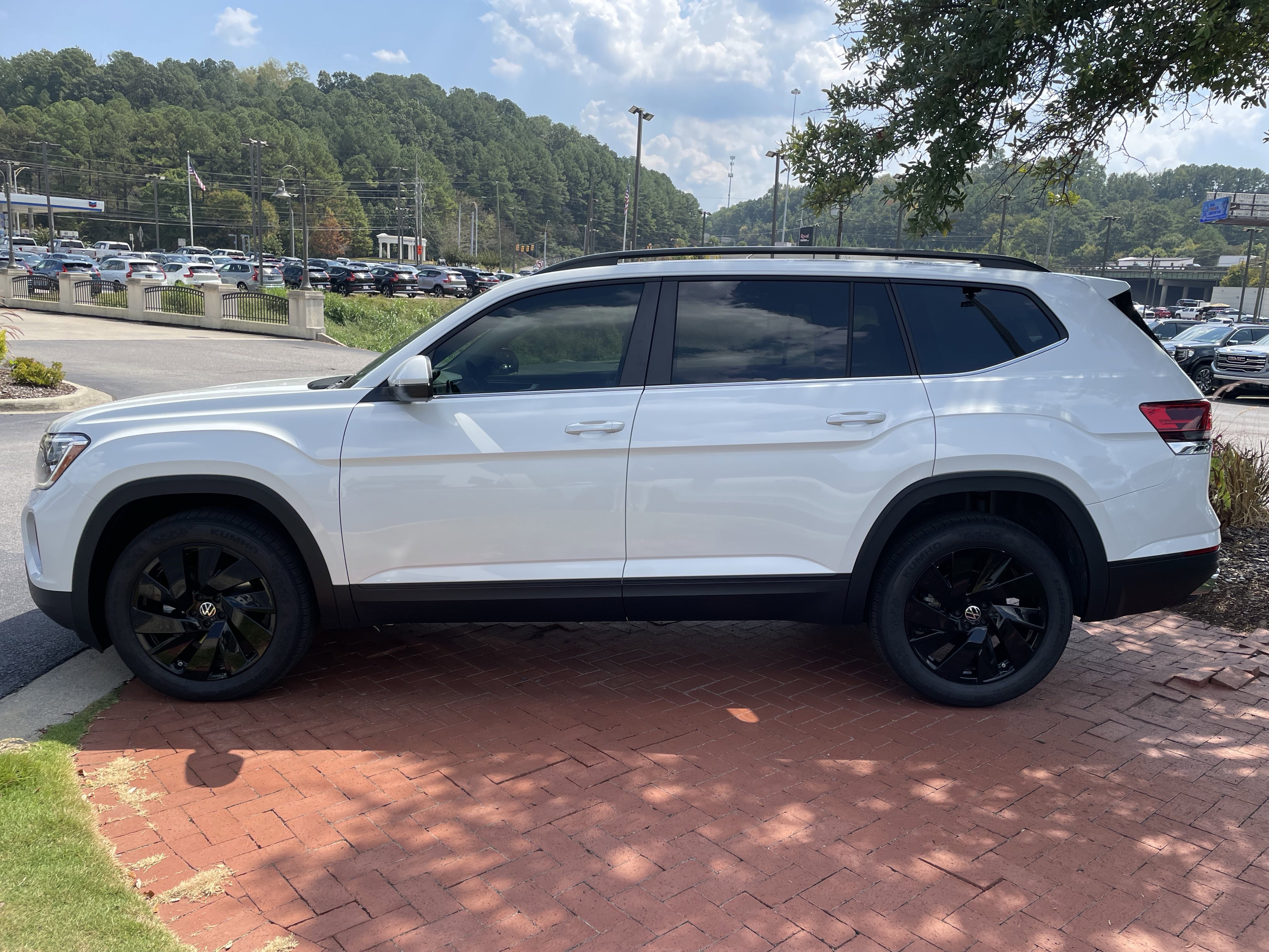 New 2026 Volkswagen Atlas SE image 7