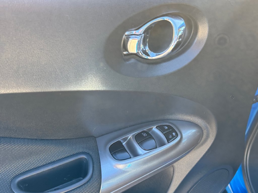 Used 2012 Nissan Juke SL FWD image 17