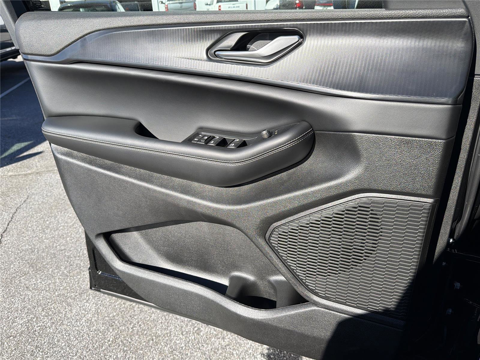 New 2025 Jeep Grand Cherokee Altitude image 12