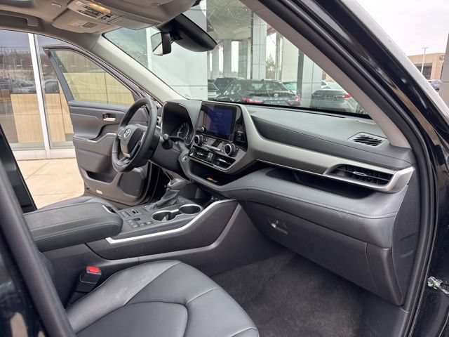 Used 2025 Toyota Highlander XLE AWD/4WD image 37
