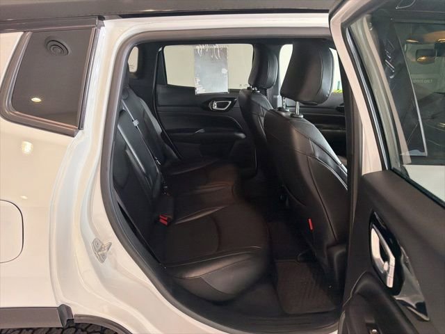 Used 2025 Jeep Compass Trailhawk AWD/4WD image 16