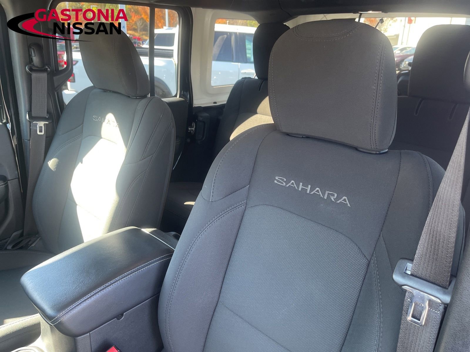 Used 2023 Jeep Wrangler Sahara image 32