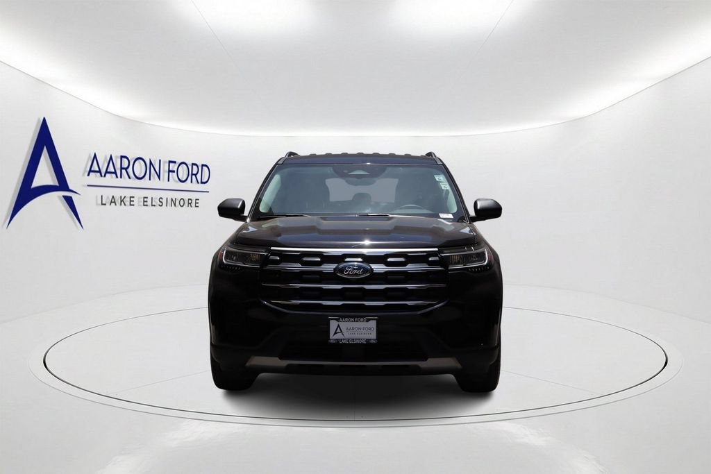 Used 2025 Ford Explorer Active RWD image 2