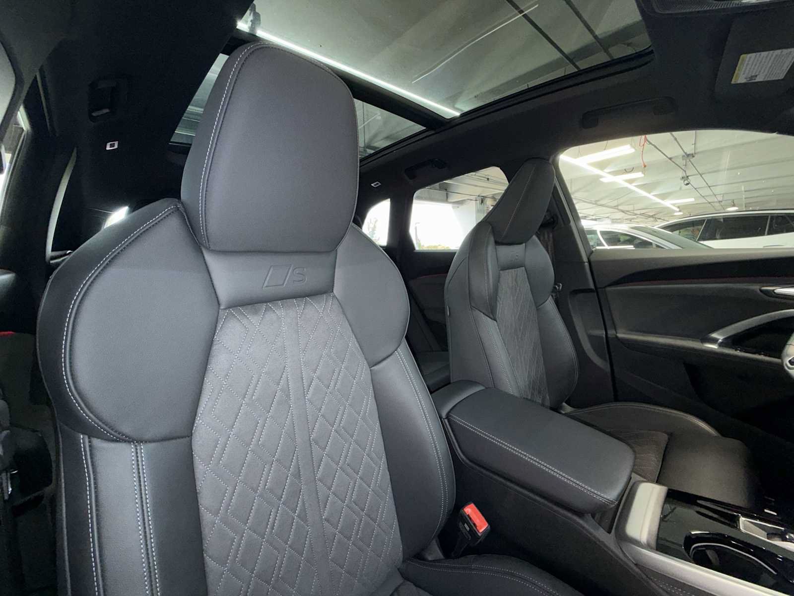 Used 2025 Audi SQ5 Premium Plus AWD/4WD image 27