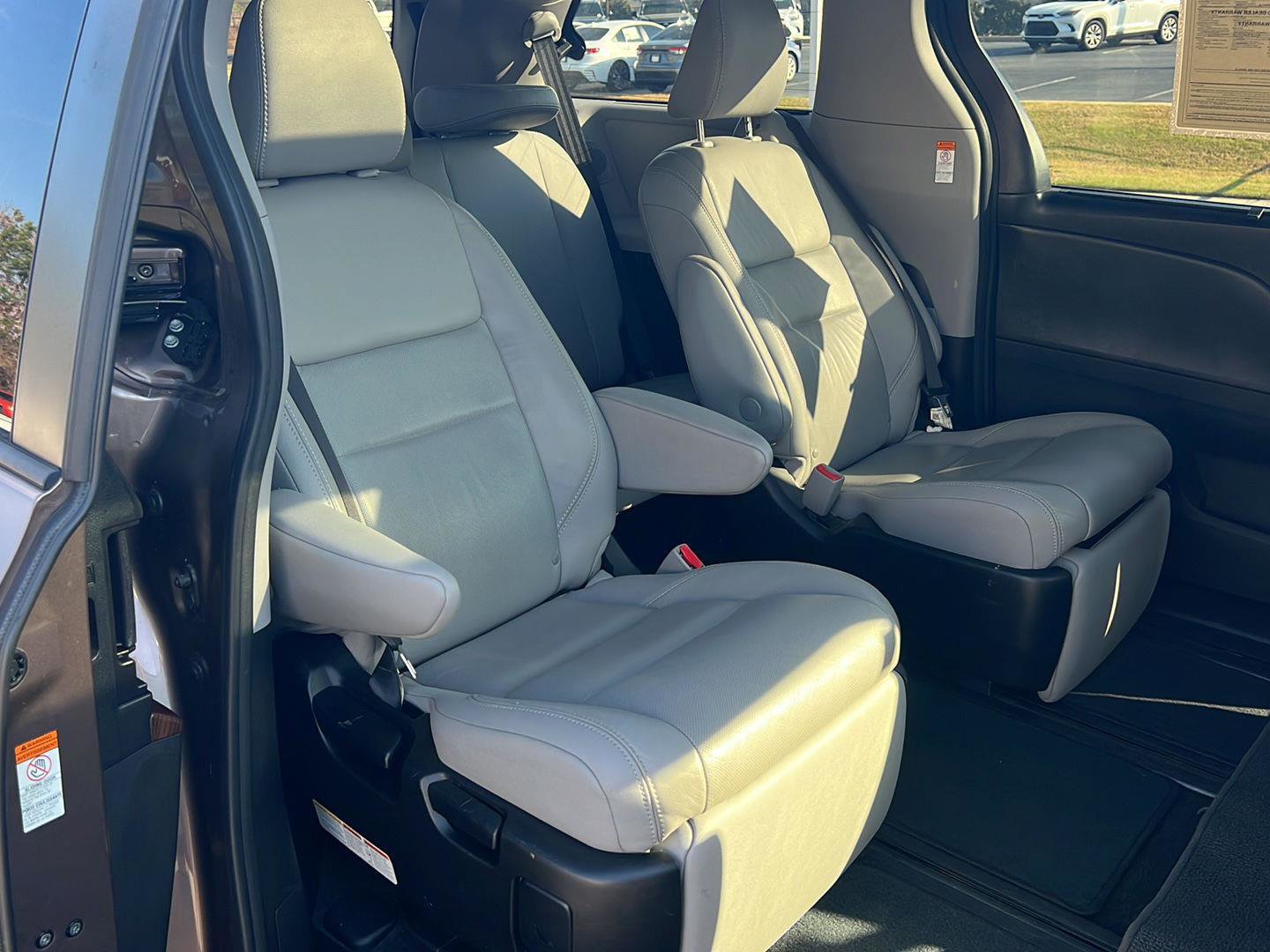 Used 2018 Toyota Sienna Limited Premium image 16
