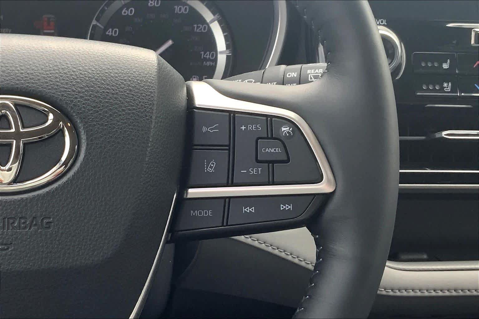 Used 2022 Toyota Highlander Limited AWD/4WD image 49