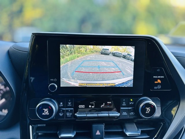 Used 2024 Toyota Highlander LE image 10