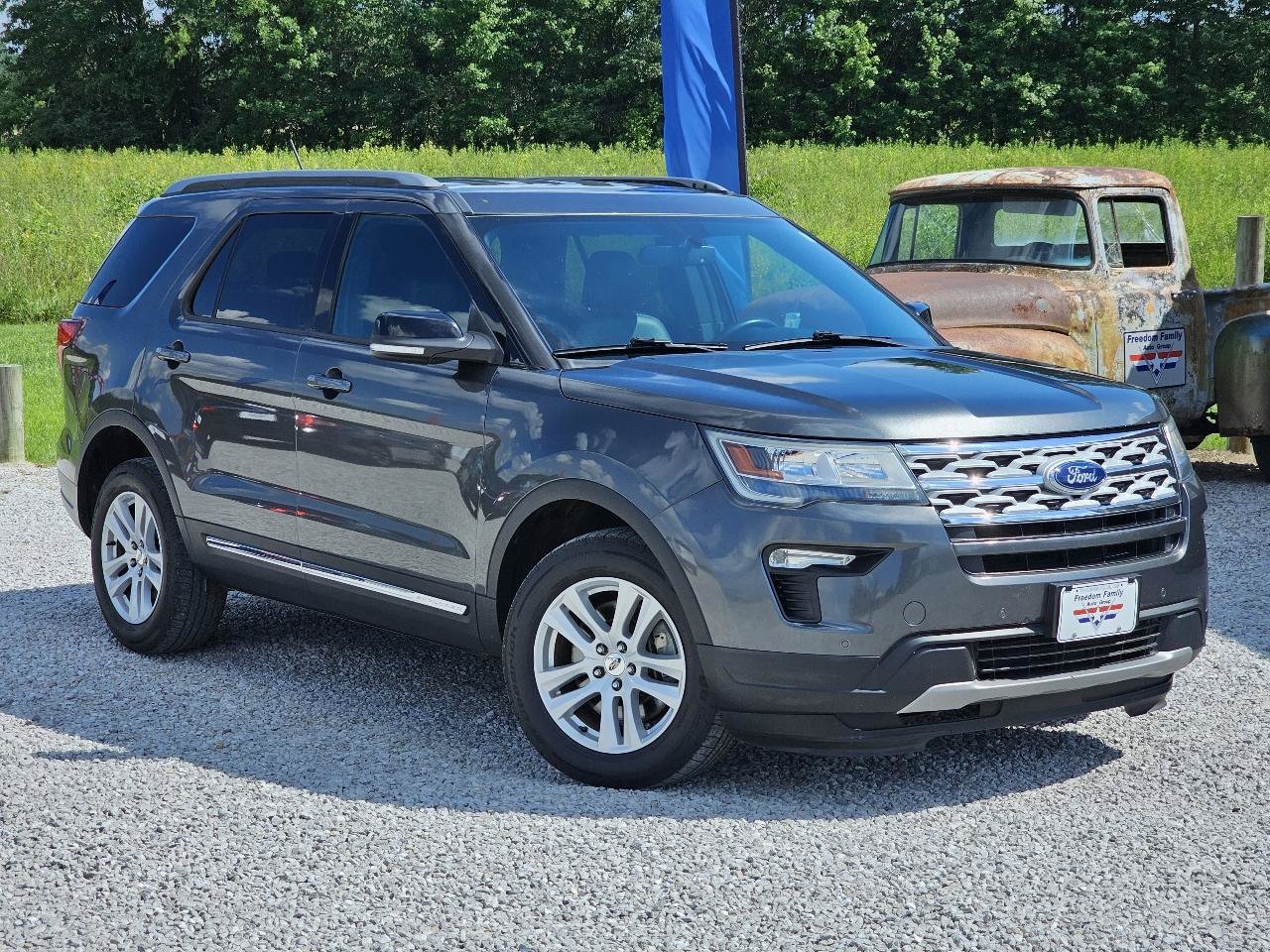 Used 2018 Ford Explorer XLT w/ Equipment Group 202A AWD/4WD image 2