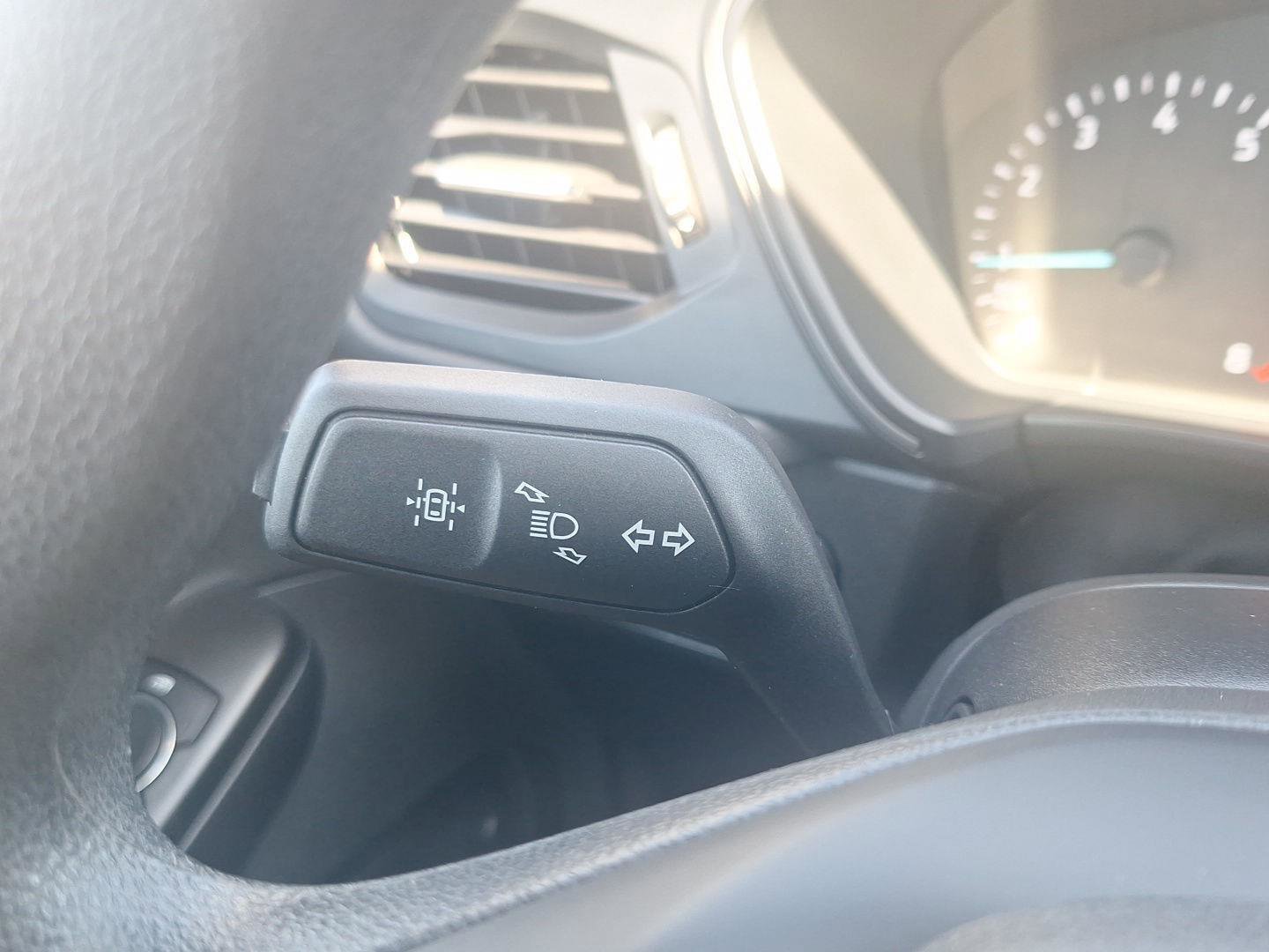 Used 2022 Ford Escape S image 23