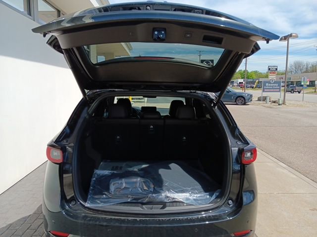 New 2025 MAZDA CX-5 Signature image 8