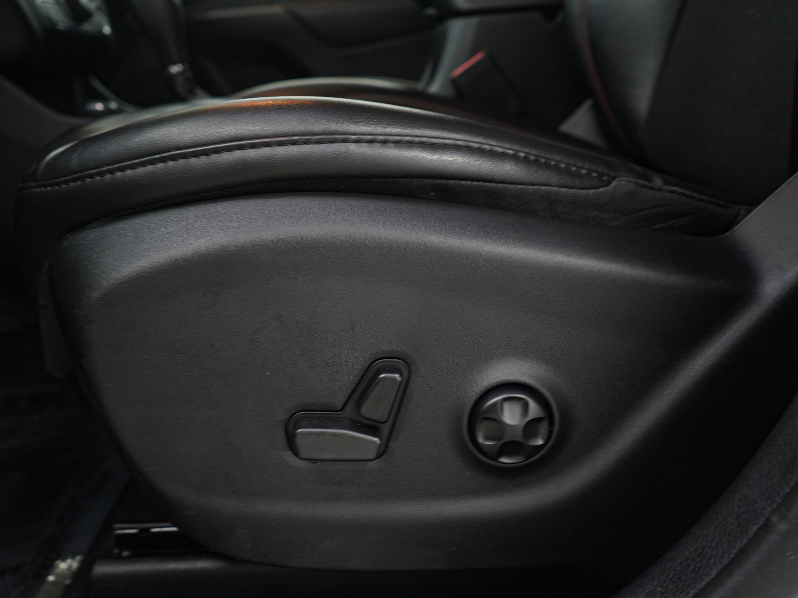 Used 2021 Jeep Cherokee Trailhawk image 24