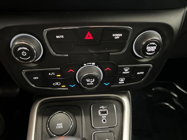 Used 2020 Jeep Compass Latitude w/ Cold Weather Group AWD/4WD image 27