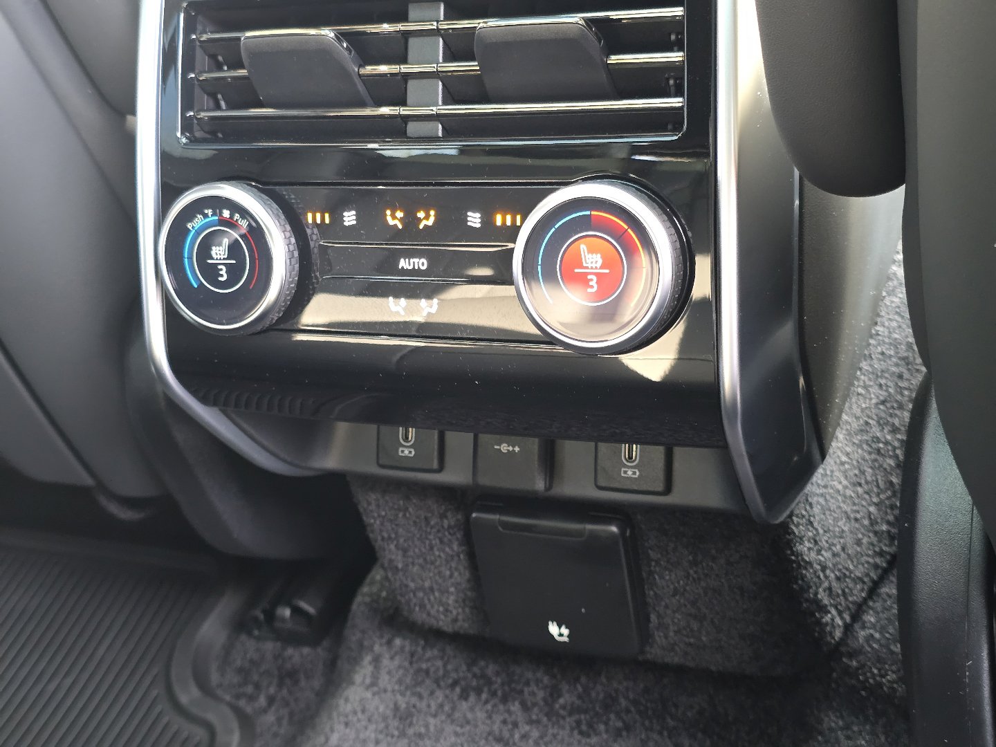 New 2026 Land Rover Range Rover SE image 36