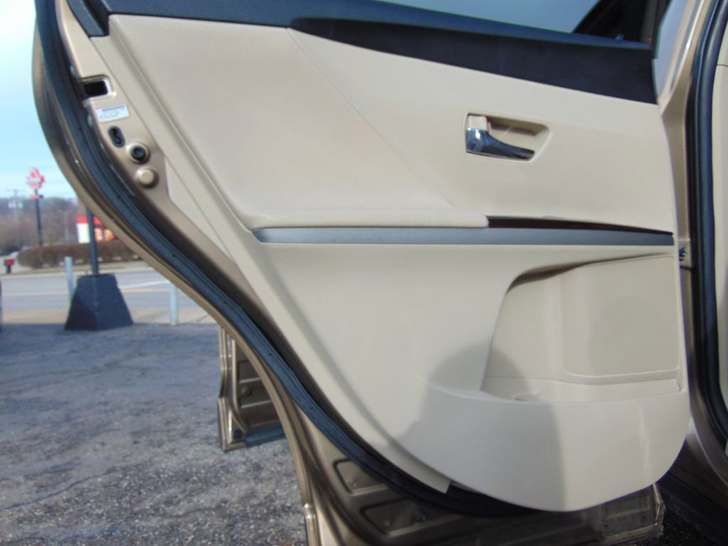 Used 2010 Toyota Venza XLE image 21