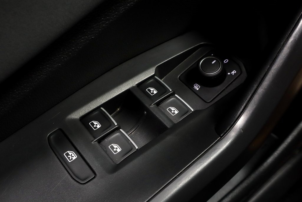 Used 2025 Volkswagen Jetta SE image 28