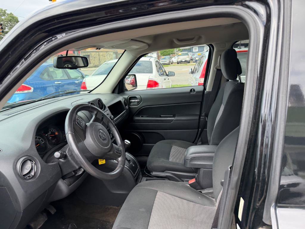 Used 2014 Jeep Patriot Latitude AWD/4WD image 14
