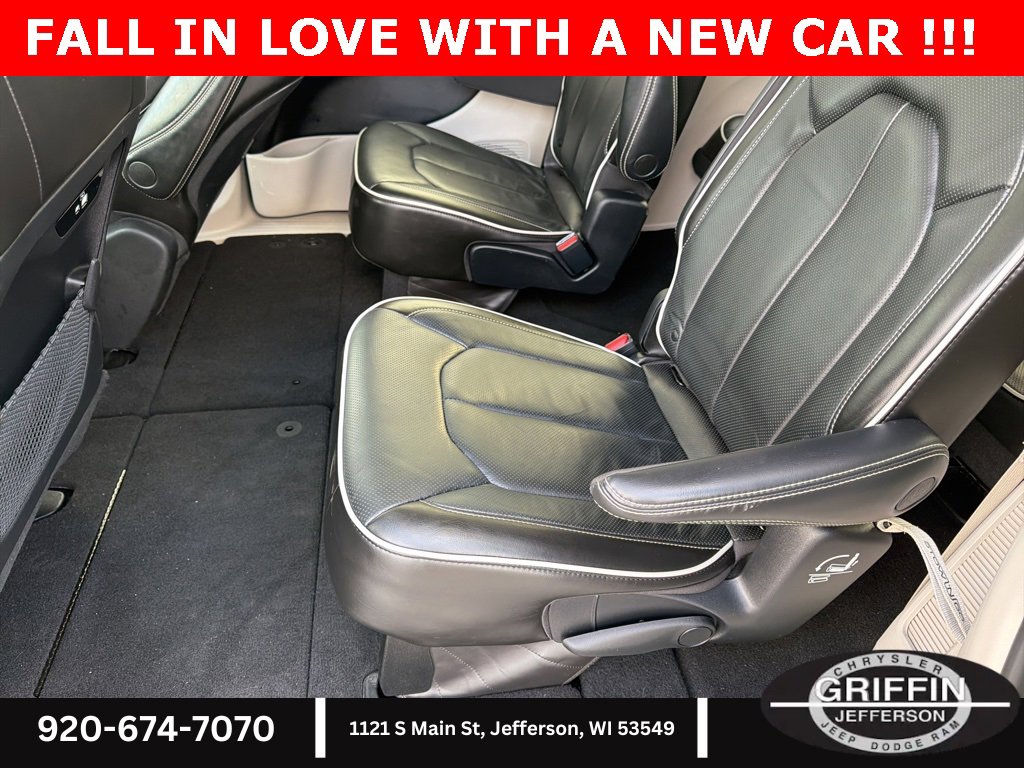 Used 2022 Chrysler Pacifica Limited image 14