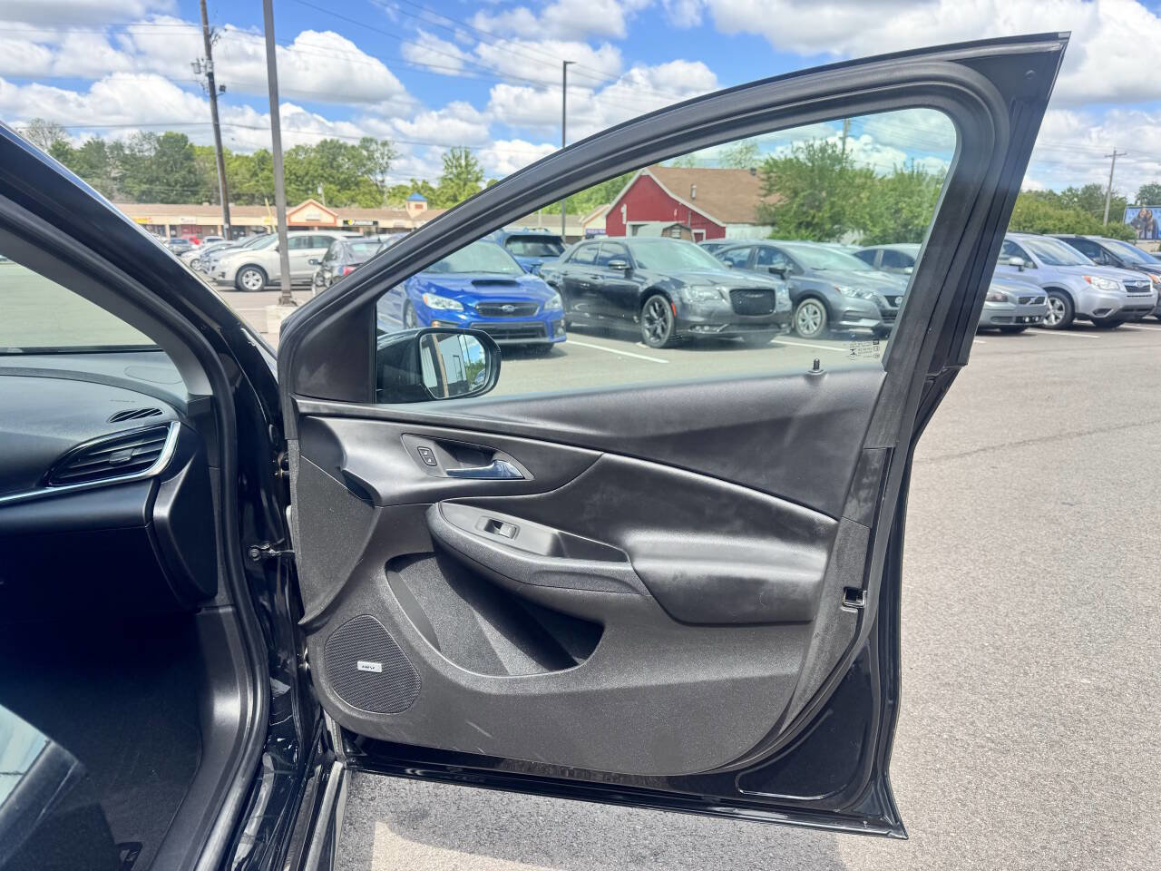 Used 2018 Chevrolet Volt Premier w/ Driver Confidence Package FWD image 19