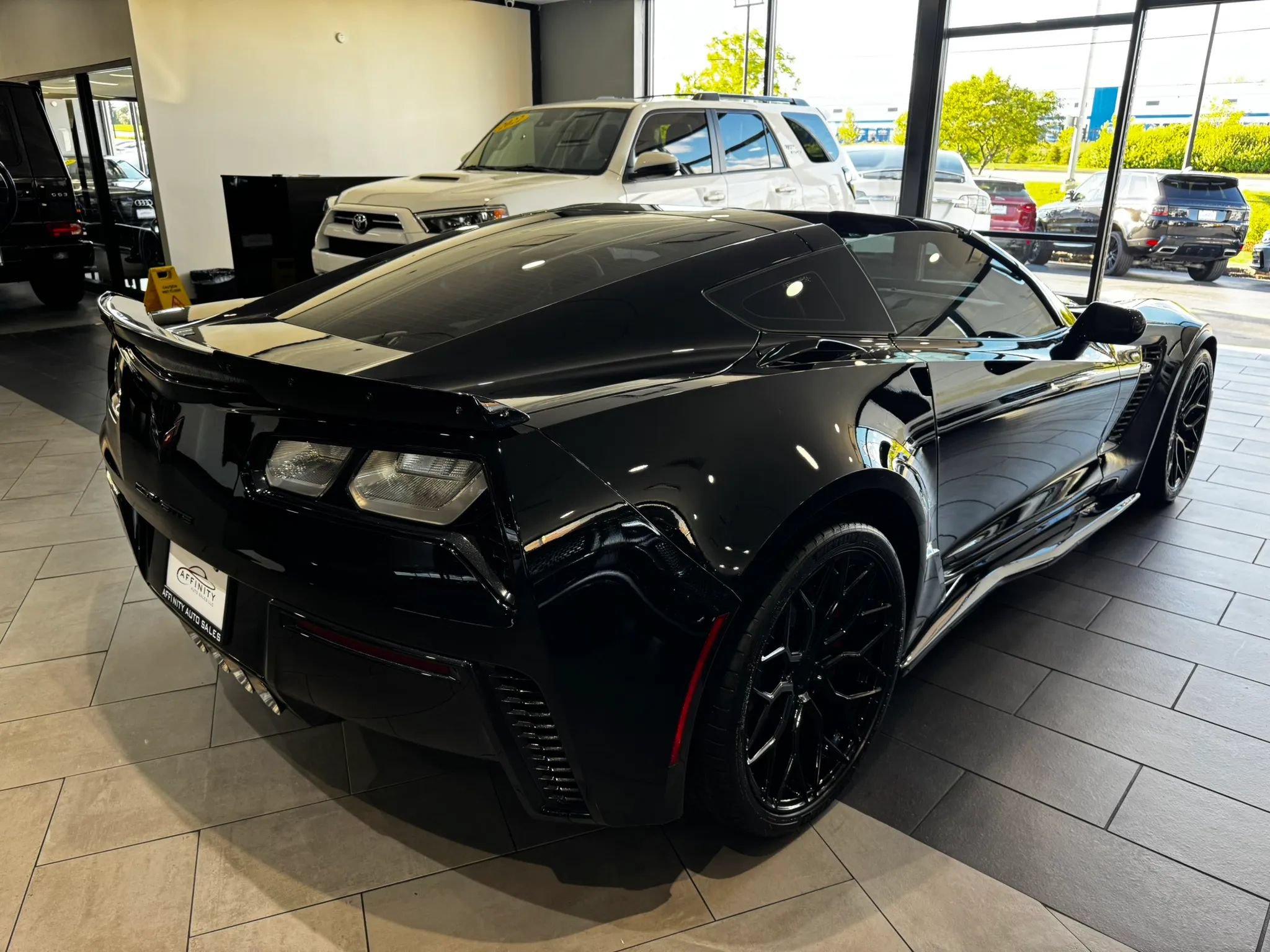 Used 2015 Chevrolet Corvette Z06 w/ 3LZ Preferred Equipment Group RWD image 5