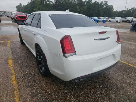 Used 2020 Chrysler 300 Touring w/ Sport Appearance Package RWD image 4