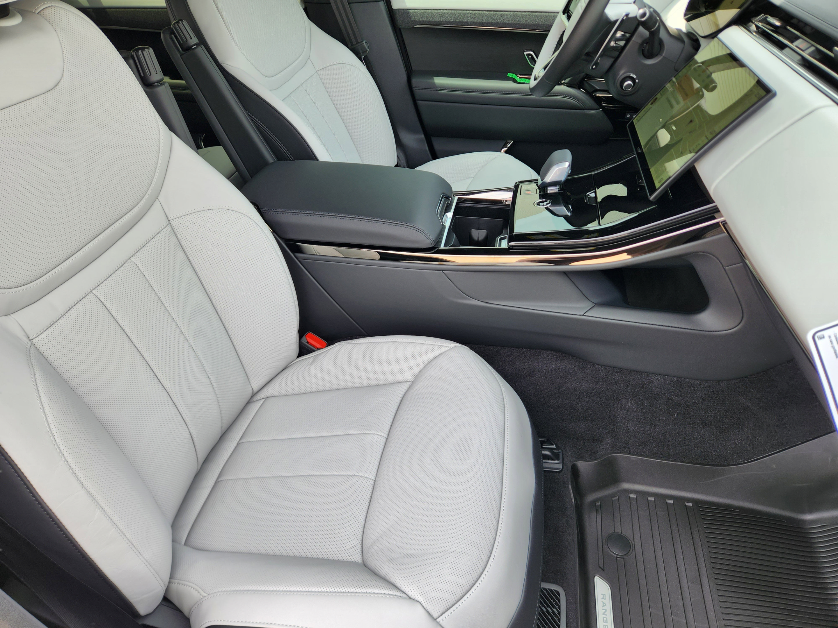 New 2026 Land Rover Range Rover Sport Dynamic SE AWD/4WD image 9