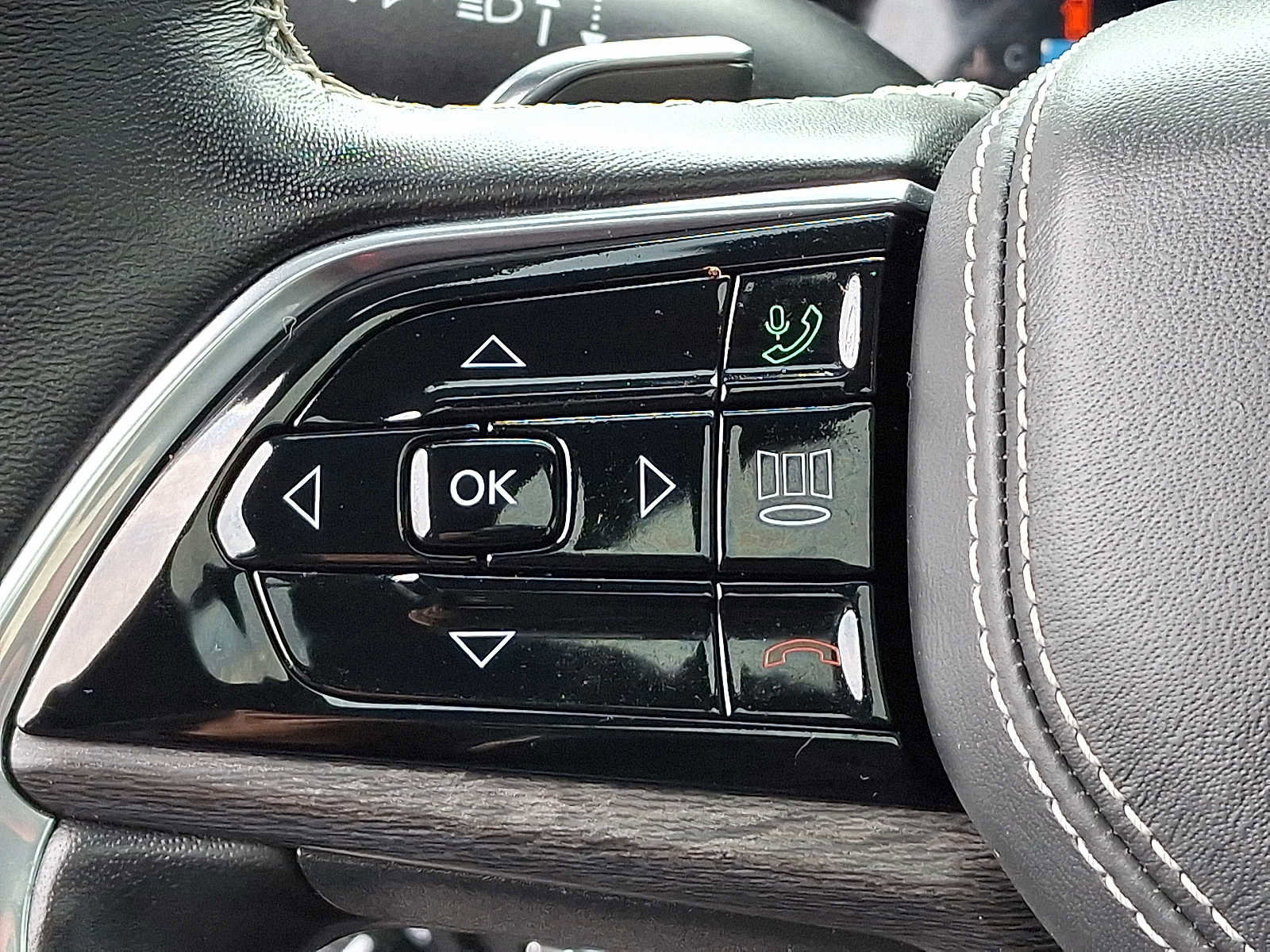 Used 2022 Jeep Grand Cherokee L Overland image 24