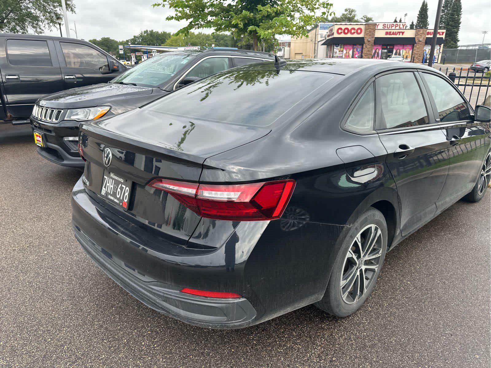 Used 2024 Volkswagen Jetta Sport FWD image 2