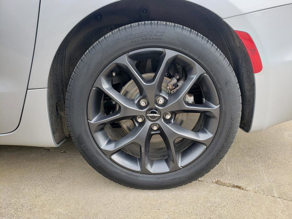 Used 2023 Chrysler Pacifica Touring-L w/ S Appearance Package image 24