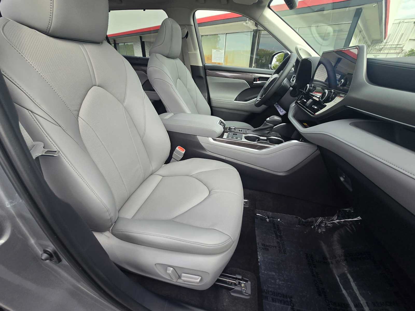 New 2026 Toyota Highlander Limited AWD/4WD image 10