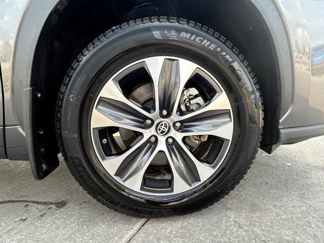 Used 2020 Toyota Highlander XLE AWD/4WD image 35