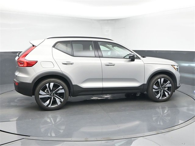 Used 2024 Volvo XC40 B5 Plus w/ Protection Package Premier image 8