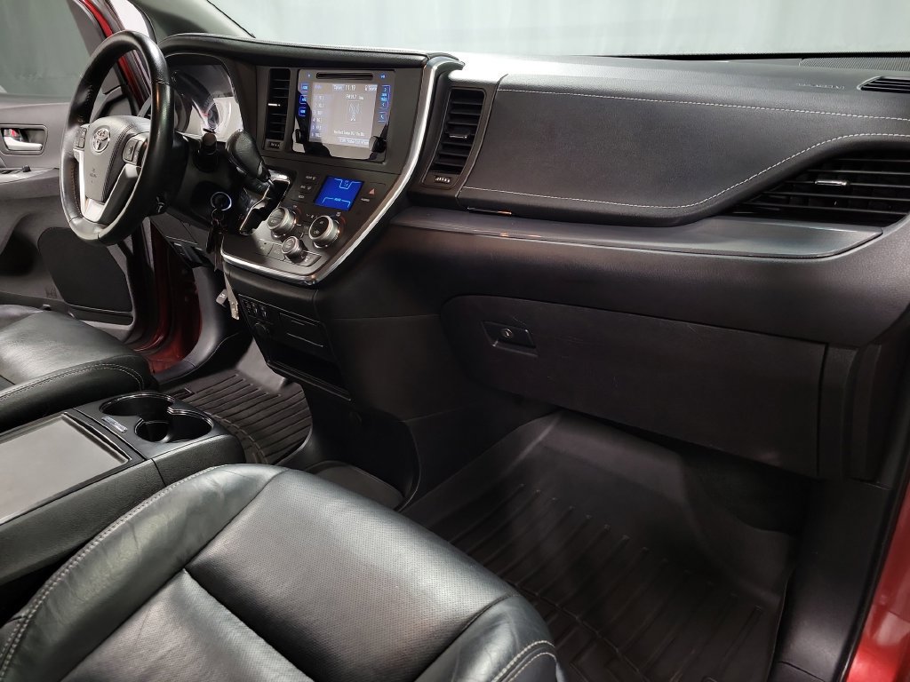 Used 2015 Toyota Sienna SE FWD image 34
