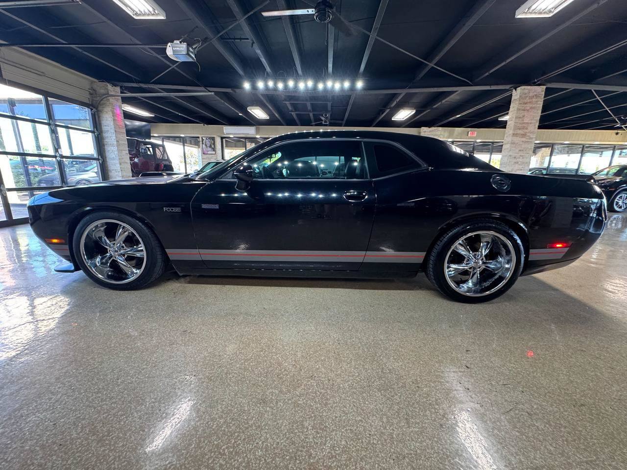 Used 2016 Dodge Challenger R/T Plus RWD image 4