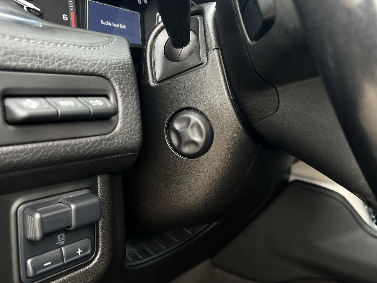 Used 2021 GMC Yukon XL Denali w/ Denali Premium Package image 13