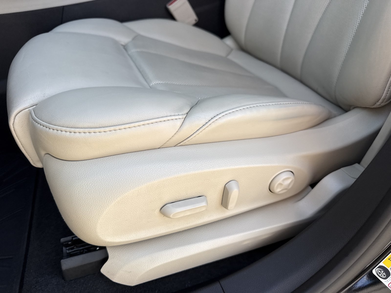 Used 2020 Buick Envision Premium w/ Driver Confidence Package AWD/4WD image 21