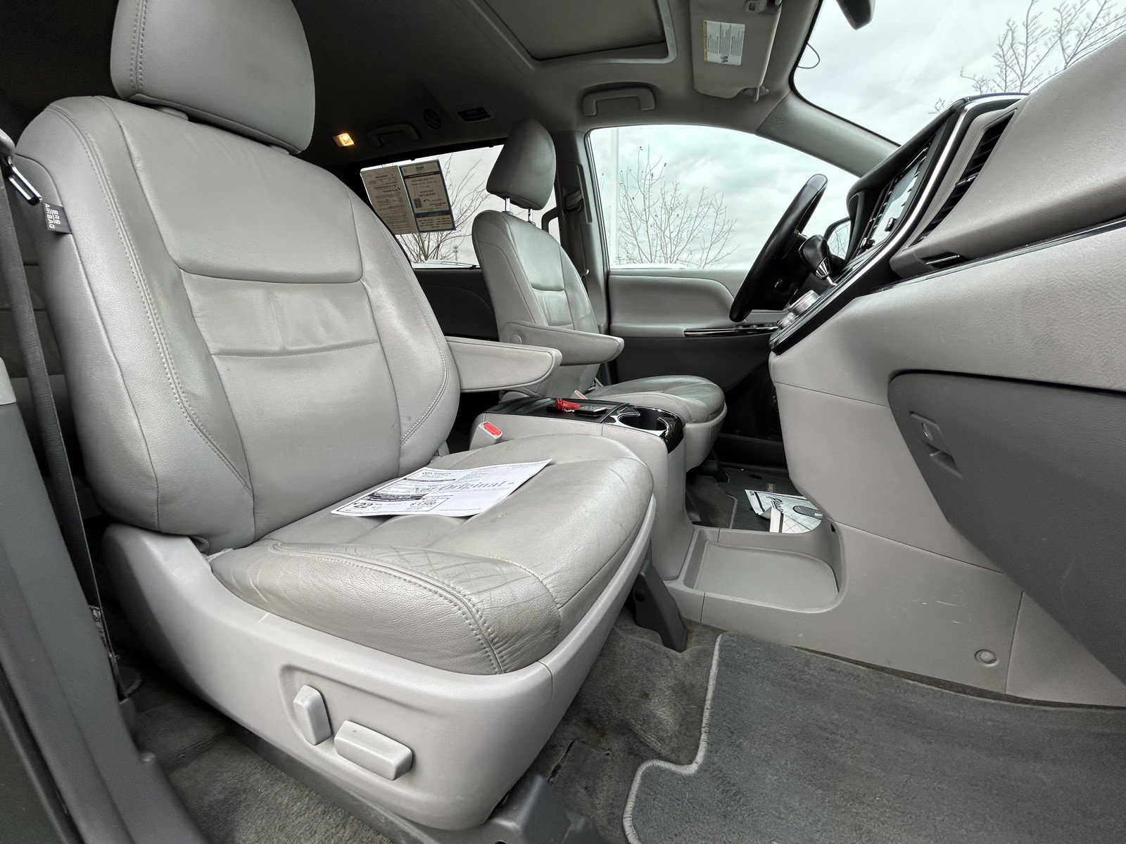 Used 2018 Toyota Sienna XLE w/ Carpet Mat Package image 20
