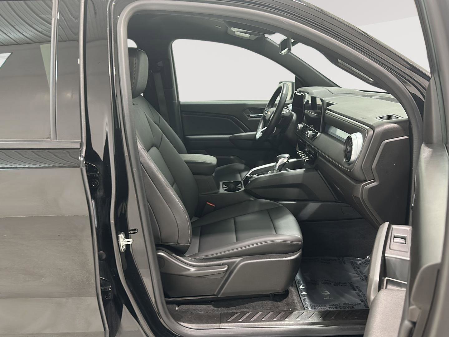 Used 2023 Chevrolet Colorado LT w/ LT Convenience Package III image 25