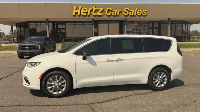 Used 2026 Chrysler Pacifica Limited AWD/4WD image 5
