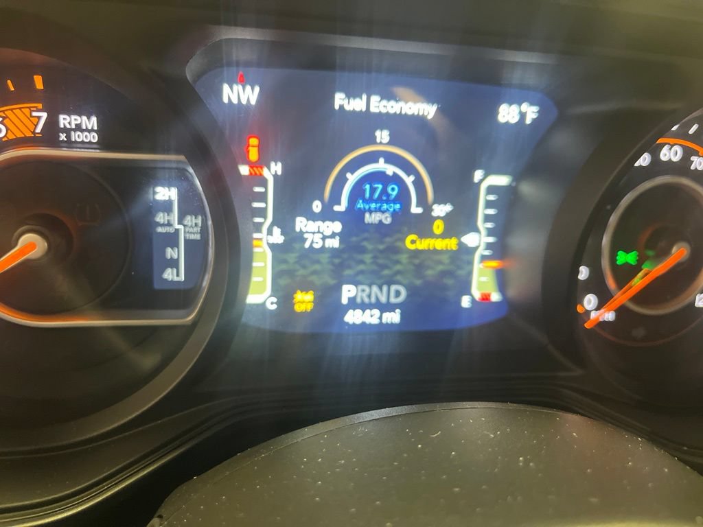 Used 2025 Jeep Wrangler Unlimited Rubicon AWD/4WD image 4