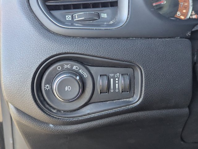 Used 2020 Jeep Renegade Altitude image 23