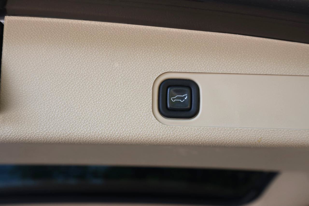 Used 2012 Cadillac Escalade ESV Premium AWD/4WD image 22