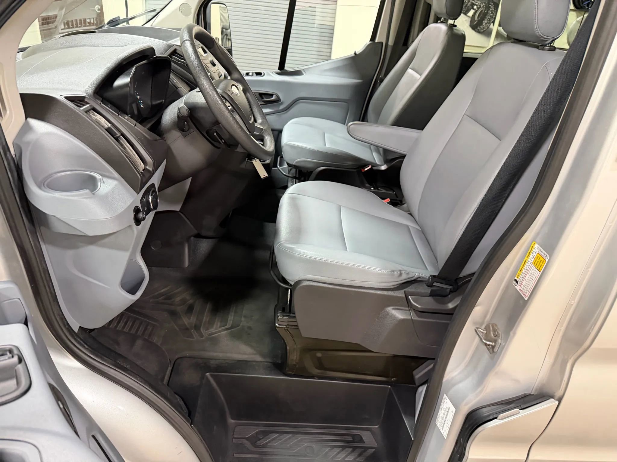 Used 2017 Ford Transit 350 XL RWD image 34