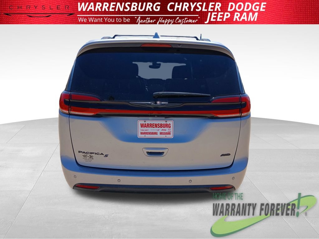 Used 2021 Chrysler Pacifica Touring-L w/ Uconnect Theater Family Group AWD/4WD image 5