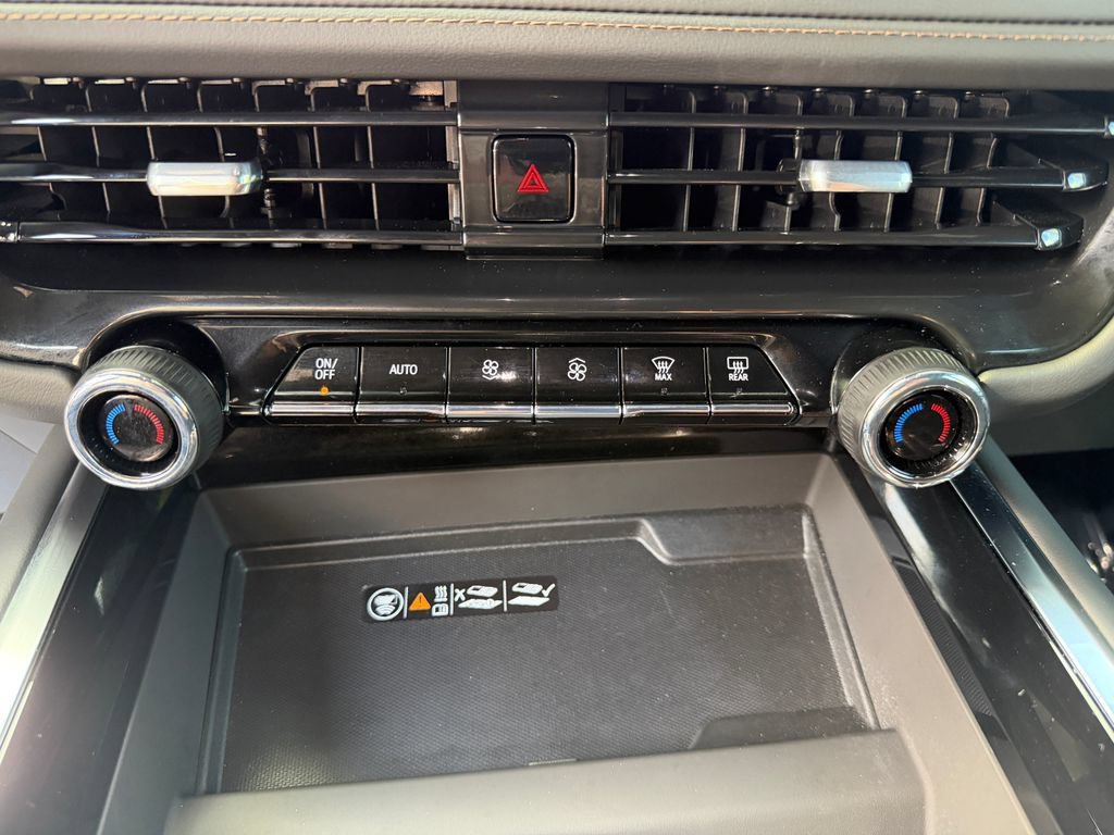 Used 2025 Chevrolet Tahoe High Country RWD image 30