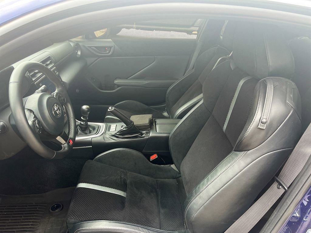 Used 2025 Toyota GR86 Premium RWD image 21