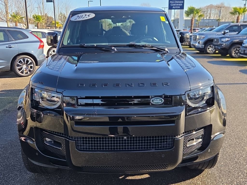 Used 2025 Land Rover Defender 110 X-Dynamic SE image 9