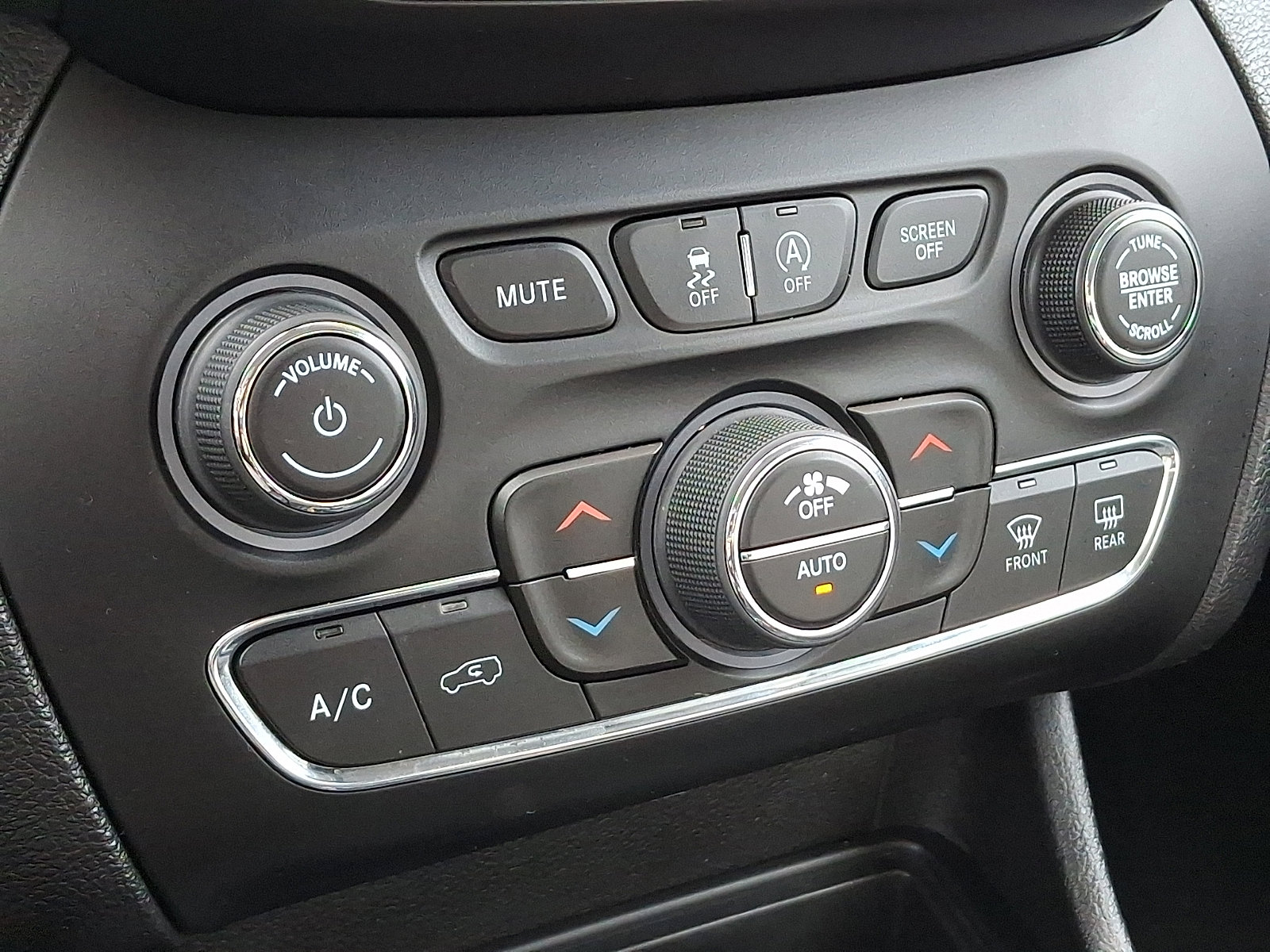 Certified 2020 Jeep Cherokee Limited AWD/4WD image 16