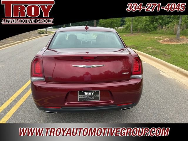 Used 2019 Chrysler 300 Touring w/ Sport Appearance Package image 6