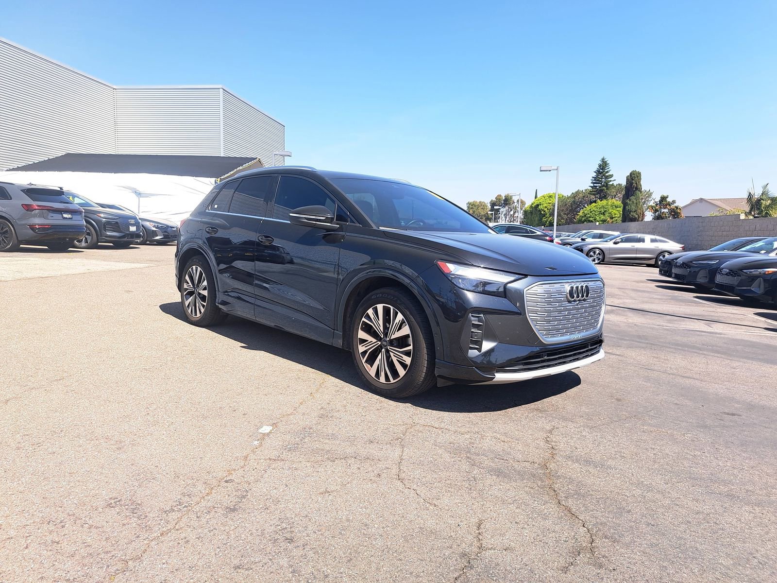 Used 2023 Audi Q4 e-tron Premium Plus w/ Premium Plus image 2