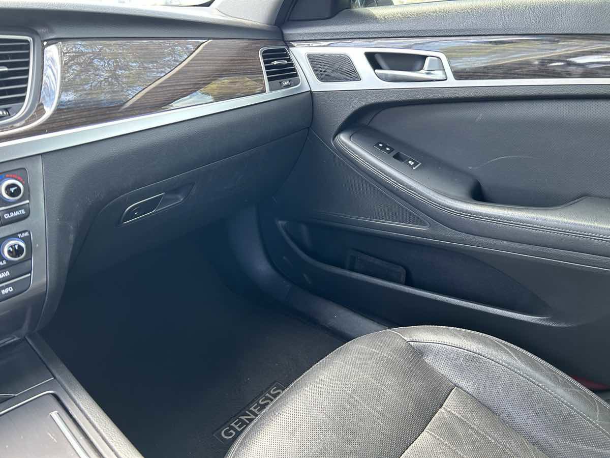 Used 2018 Genesis G80 3.8 RWD image 17